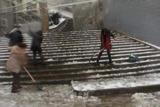 梦见铲雪